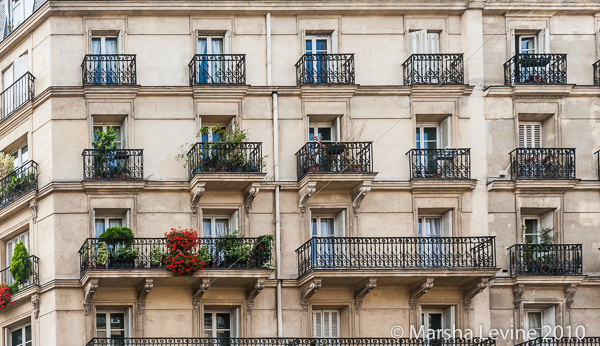An apartment building on Rue Monge, Paris (2)