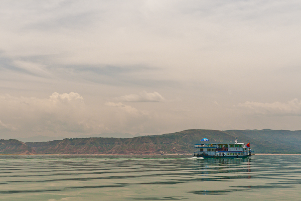  Ferry on the Liujiaxia Reservoir (Yongjing, Gansu)