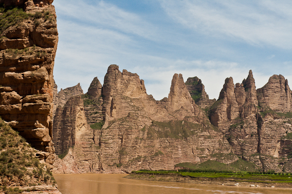 View of the Yellow River and the Xiaojishi Mountains (Gansu)