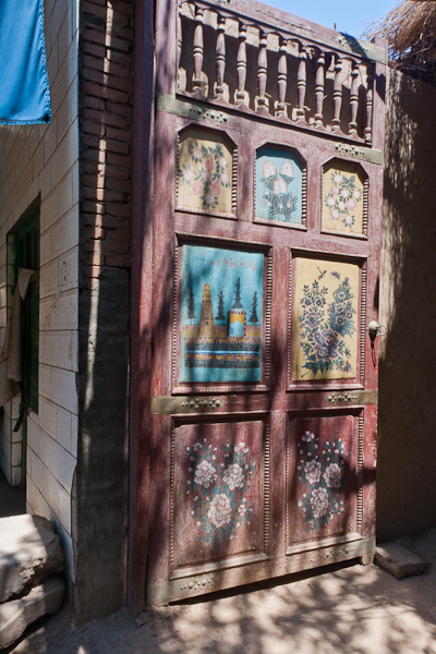 A decorative door at a lunch stop near Yanghai (Shanshan, Xinjiang)