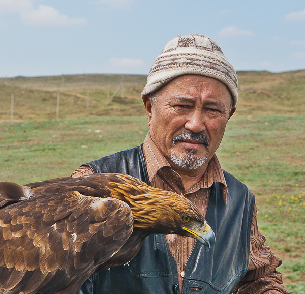 Tileukabyl Esembekuly with his Golden Eagle