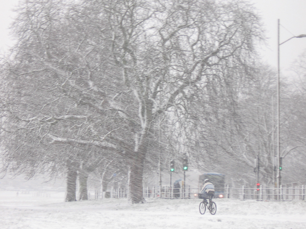 Snow flurry on Midsummer Common, Cambridge (UK)