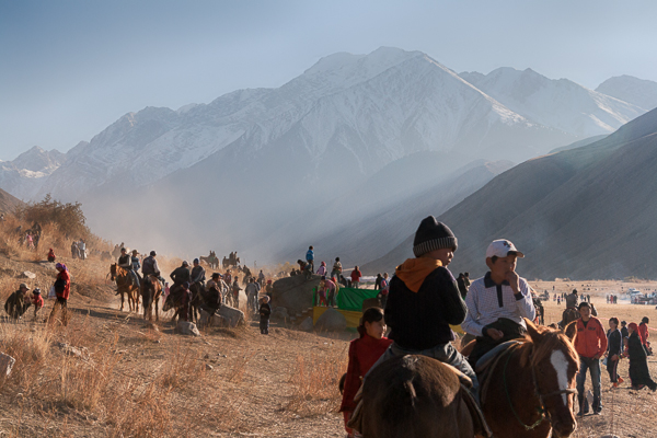 Barskoon horse festival spectators getting ready to go home